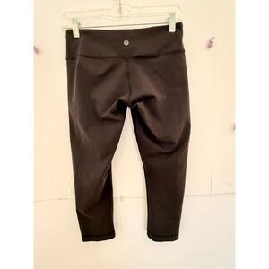 Black Lululemon Capri Athletic Gym Casual Yoga Women's Size 6
